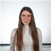 Sóc una persona resolutiva, responsable i compromesa, amb una clara vocació educativa i una sensibilitat especial cap als alumnes.